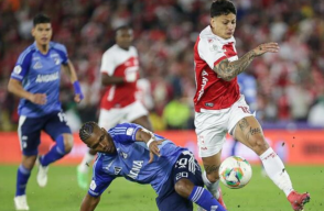 Acción de juego en el duelo entre Santa Fe vs. Millonarios, por Liga BetPlay l-2025.