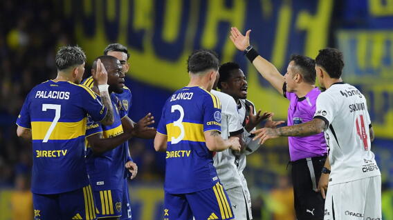 Carlos Andrés Gómez salió expulsado en Boca Juniors vs. Vasco da Gama en la Copa Sudamericana.