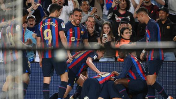Con la victoria 1-0 sobre Osasuna, Barcelona llegó a los 82 puntos y mantiene el liderato en la Liga de España. Con la victoria 1-0 sobre Osasuna, Barcelona llegó a los 82 puntos y mantiene el liderato en la Liga de España.