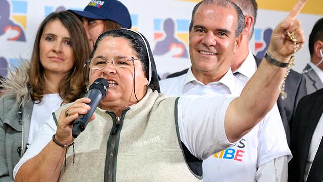 ¿Qué dicen otras comunidades sobre monja que defendió a Uribe megáfono en mano?