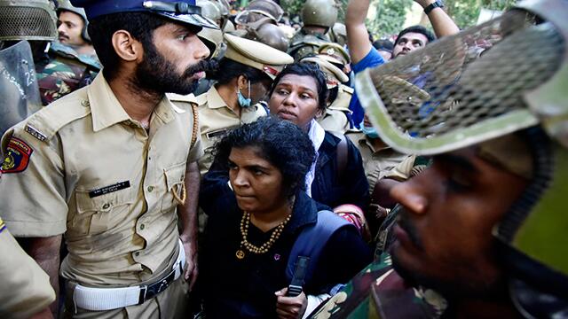 Valentía de dos mujeres rompió una tradición de siglos en un templo de la India