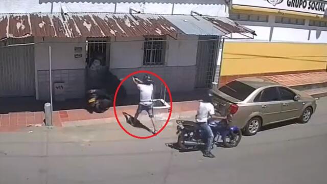 Ladrones que intentaron robar a una mujer salieron despavoridos al ver dos policías Ladrones que intentaron robar a una mujer salieron despavoridos al ver dos policías