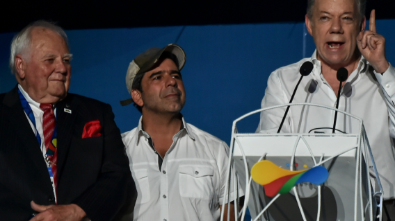 311699_BLU Radio. Steve Stoute, Alejandro Char y Juan Manuel Santos / Foto: AFP