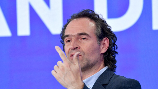 “Nadie los va a obligar a votar por Fico”: el candidato presidencial en diálogo con empleados de empresa que lo moviliza “Nadie los va a obligar a votar por Fico”: el candidato presidencial en diálogo con empleados de empresa que lo moviliza