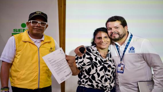 FOTO UNIDAD DE VÍCTIMAS - ENTREGA CARTAS.jpeg FOTO UNIDAD DE VÍCTIMAS - ENTREGA CARTAS.jpeg