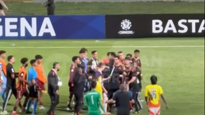 Selección Colombia Sub-17 vs Venezuela; el partido terminó en trifulca. 
