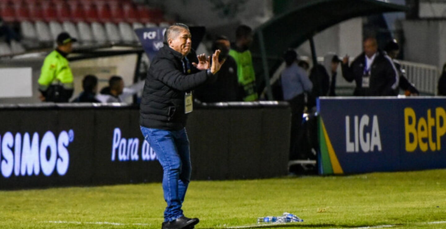 Roberto Torres no sigue como técnico del Boyacá Chicó. 
