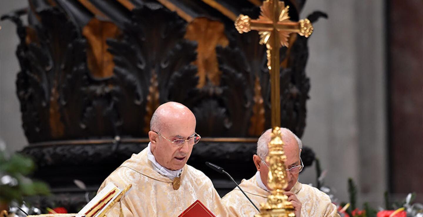 Con esta Misa del Gallo, Francisco celebró el nacimiento de Jesús con los presentes tanto dentro de la basílica vaticana como con los que no pudieron acceder y tuvieron que seguirla desde la plaza de San Pedro.