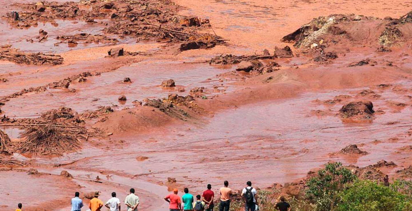 325731_BLU Radio /// Tragedia en Brasil por ruptura de dique minero // Foto: Twitter @RedeInfoA