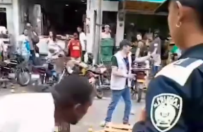 Prefirió botar la fruta antes de que se la incautaran