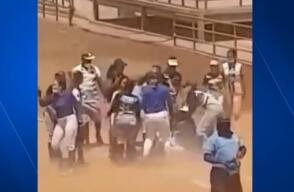 En batalla campal terminó un encuentro de softbol que jóvenes disputaban en Santa Marta