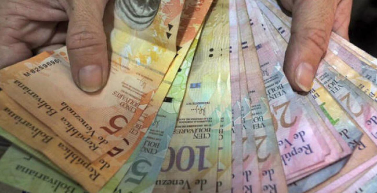 309685_BLU Radio. Bolívares/ foto: referencia AFP.