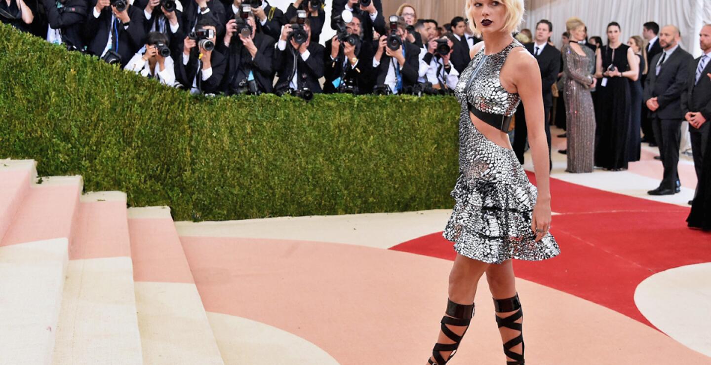 1. Taylor Swift. Ingresos: USD$73 millones