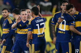Jugadores de Boca Juniors y un festejo contra Estudiantes de la Plata. 