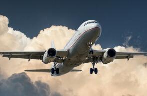 Terror en cielo de Corea del Sur luego de que pasajero abriera la puerta de emergencia de un avión