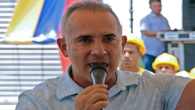 “Nuestros aviones pueden bombardear Bogotá y volver en tres minutos”: chavista Freddy Bernal