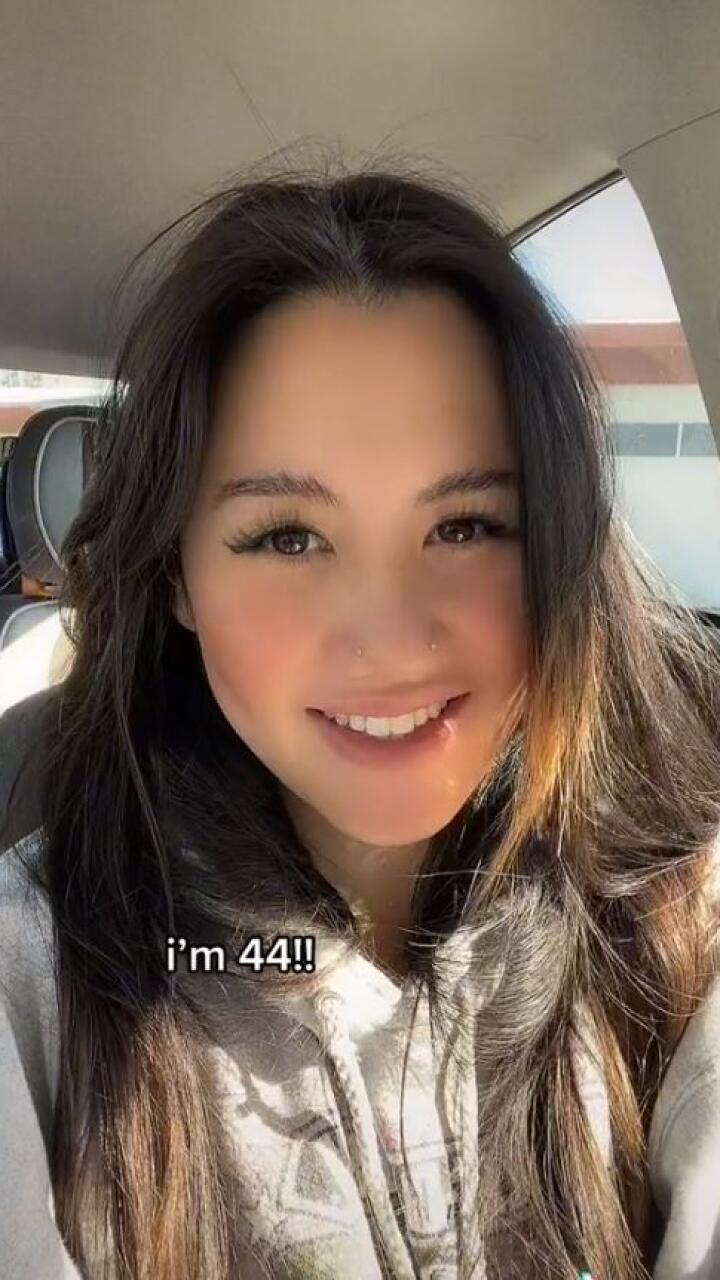 Mujer afirma que los hombres “mueren por tener una cita con ella”, pero desisten cuando revela su edad