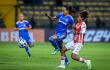 Acción de juego de partido entre Santa Fe y Universidad de Chile
