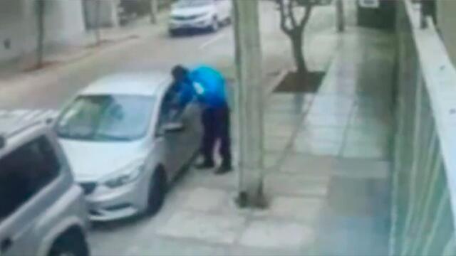 Policía quiso dárselas de vivo y robó a taxista dormido sin darse cuenta de que lo estaban grabando