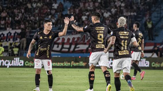 Juan Fernando Quintero en el partido de América contra Junior en Barranquilla. 