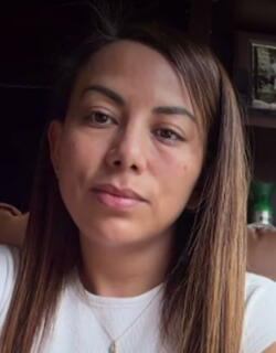 Esposa del piloto pide que no paren la búsqueda de avión Cessna: "Piensan que el papá está de viaje"