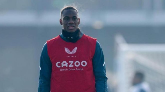 Jhon Jáder Durán en una de las sesiones de entrenamiento de Aston Villa. Jhon Jáder Durán en una de las sesiones de entrenamiento de Aston Villa.