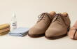 Conoce los mejores trucos para dejar tus zapatos de gamuza como nuevos