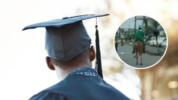 A bordo de su caballo, con toga y birrete, joven asistió a su graduación A bordo de su caballo, con toga y birrete, joven asistió a su graduación