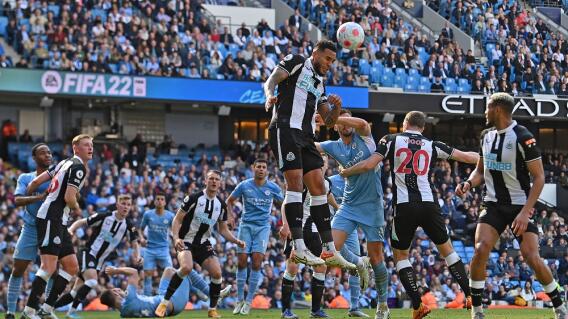 Manchester City y Newcastle en la Premier League. Manchester City y Newcastle en la Premier League.