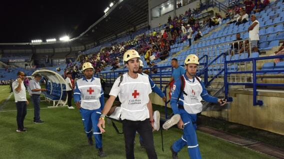 Ofrecen $10 millones para hallar a vándalo que atacó bus de Millonarios en Santa Marta Ofrecen $10 millones para hallar a vándalo que atacó bus de Millonarios en Santa Marta