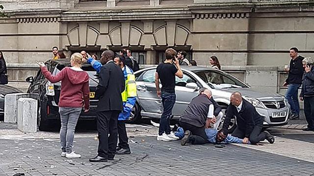 Once heridos y un hombre detenido en incidente con un auto en Londres Once heridos y un hombre detenido en incidente con un auto en Londres