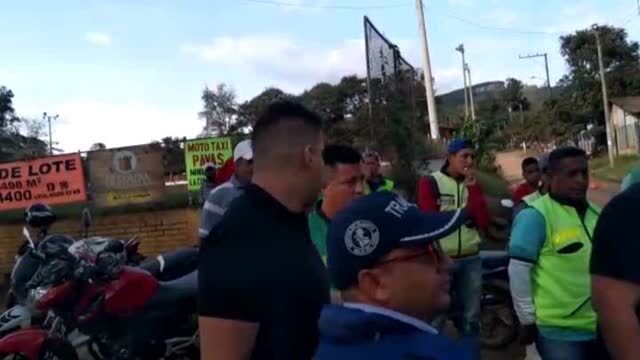 "Usted no es nadie": discusión de concejal y agentes de tránsito por procedimiento a motociclista