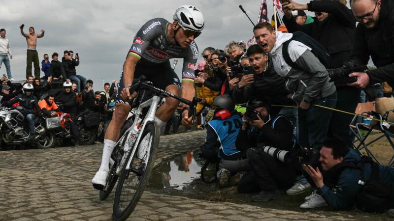 Así fue la caída de Tadej Pogacar en la París Roubaix 2025; lo privó ...