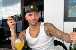 Maluma publica una foto con su novia en Navidad.