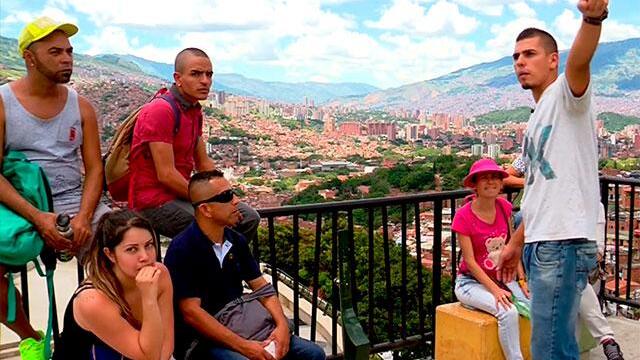 Morir de viejos y no de guerra: habitante de la comuna 13 de Medellín creó el tour Pazifistas