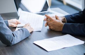 Descubre cómo pasar de un contrato de prestación de servicios a uno a término indefinido