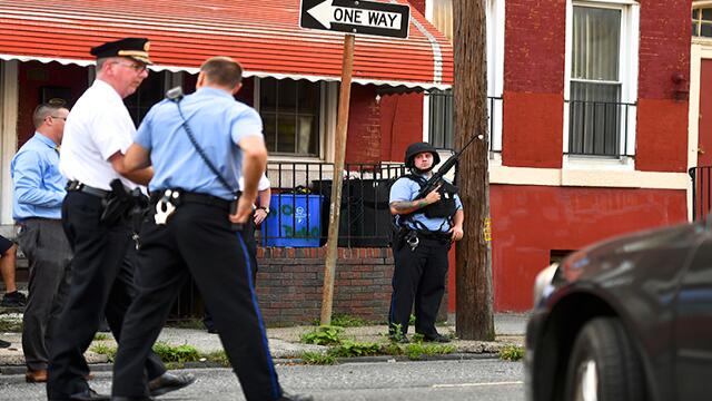 En operativo antidrogas, hombre se atrincheró e hirió a 6 policías en Filadelfia