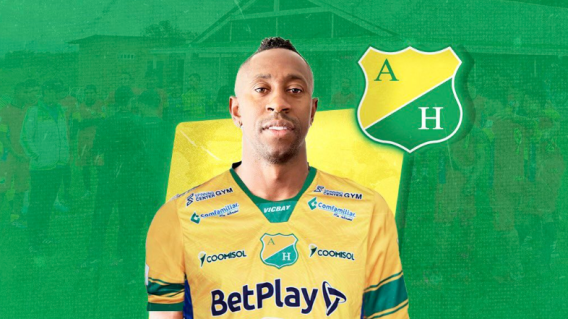 Juan Fernando Caicedo posa con la camiseta del Atlético Huila, su nuevo equipo.
