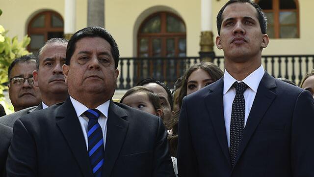 Escriben grafitis amenazantes en casas de diputados de la Asamblea Nacional