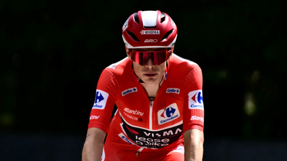 Jonas Vingegaard, líder del Visma Lease a Bike y portador de la camiseta roja de la Vuelta a España 2025 Jonas Vingegaard, líder del Visma Lease a Bike y portador de la camiseta roja de la Vuelta a España 2025