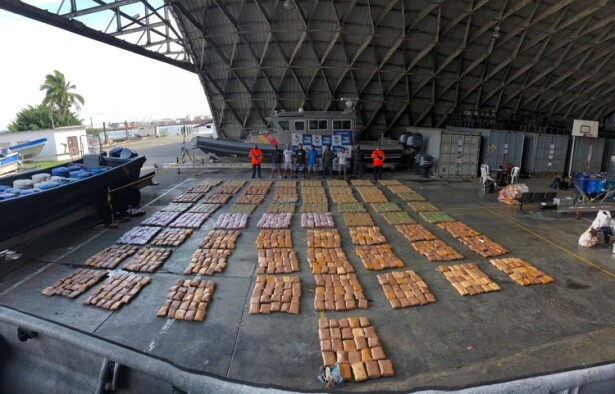 capturados por llevar marihuana y cocaina en lancha buenaventura septiembre 2020.jpeg
