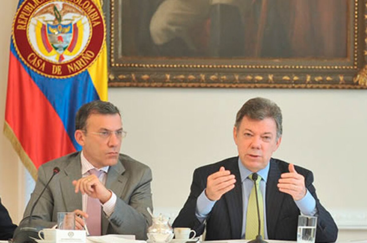 Roy Barreras, a la izquierda, junto a Juan Manuel Santos.