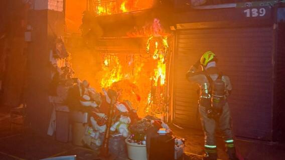 Incendio en local de las Pulgas en Bucaramanga.jpg