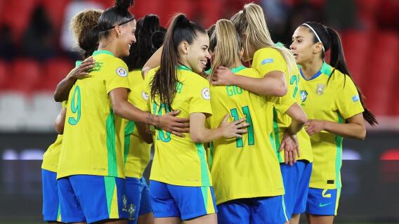 Selección Brasil Femenina, agrandada antes de final de Copa América contra Colombia.jpg Selección Brasil Femenina, agrandada antes de final de Copa América contra Colombia.jpg