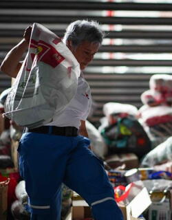 Banco de Alimentos moviliza toneladas de ayudas para los damnificados tras terremoto de 7.4