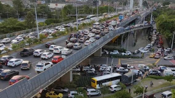 349329_BLU Radio. Colapsó movilidad en el sur de Medellín por cierres durante protestas / Foto: Cortesía 349329_BLU Radio. Colapsó movilidad en el sur de Medellín por cierres durante protestas / Foto: Cortesía