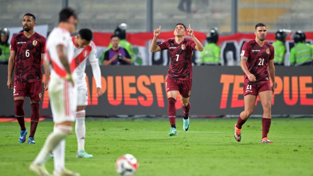 Selección Venezuela jugando contra su similar de Perú