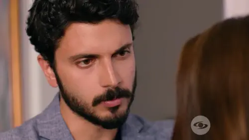 Aras compra el café de la mamá de Mahinur y sugiere poner el lugar a nombre de las niñas 