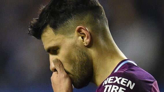 7978_La Kalle - Aguero le da golpes a un hincha - Foto AFP 7978_La Kalle - Aguero le da golpes a un hincha - Foto AFP