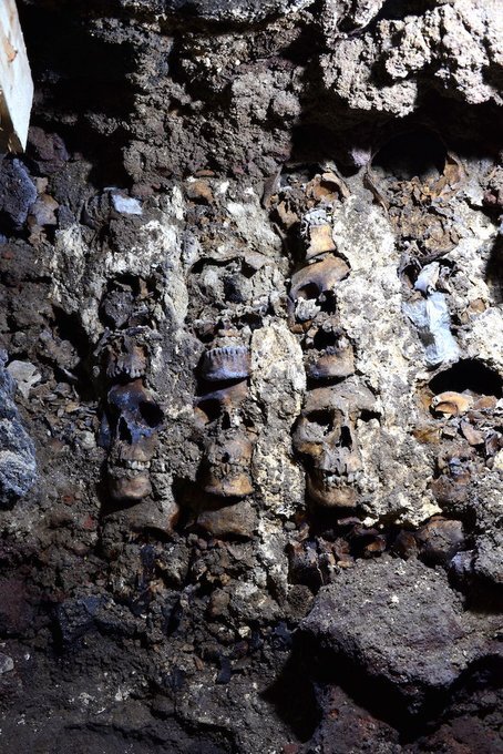 Cráneos descubiertos en un edificio en remodelación en el centro histórico de Ciudad de México